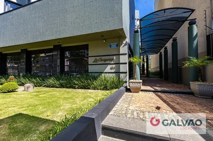 Apartamento de Alto Padrão no Centro de Curitiba, com 4 suítes e 03 vagas de garagens.