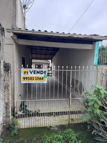Casa de 4 dormitórios à venda no Pântano do sul