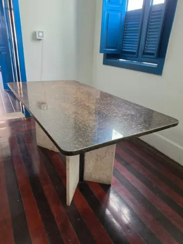 Mesa de Granito 6 Lugares - Tampo e Pés em Pedra Natural - Excelente Estado