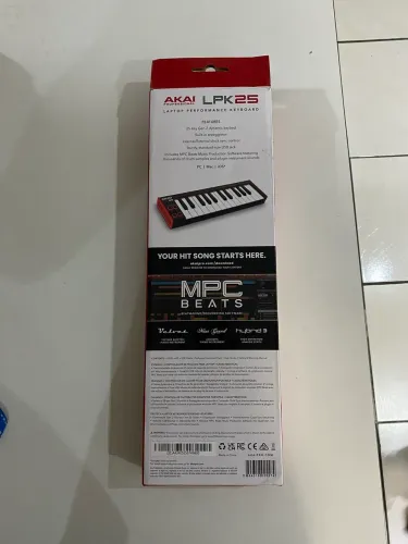 Nova Controladora Profissional AKAI LPK25