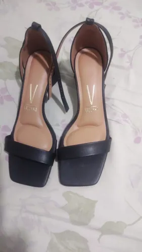 Sapato vizzano preto com saltinho