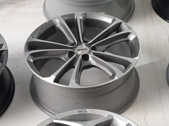 Rodas aro 17 Vw Fox Vaska Estrela Grafite com diamantado 5x100 novas