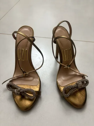 Sandália Salto Fino - cor bronze 