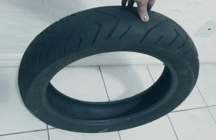 Pneu CB300 (Traseiro / mais de meia vida)