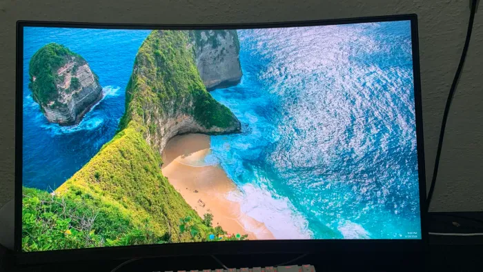 Monitor KBM! Gaming 27? Curvo 180Hz Full HD | Excelente Estado