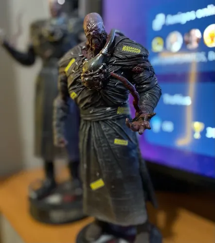 Resident Evil 3 figure nemesis
