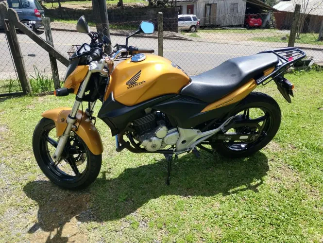 Moto Honda CB 300