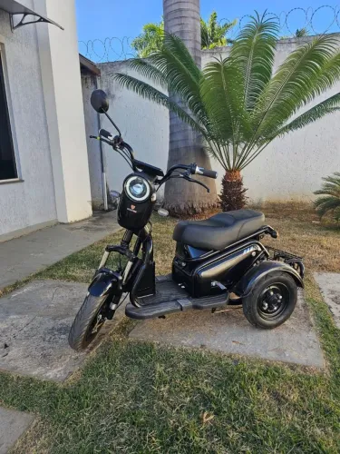Triciclo Elétrico Family