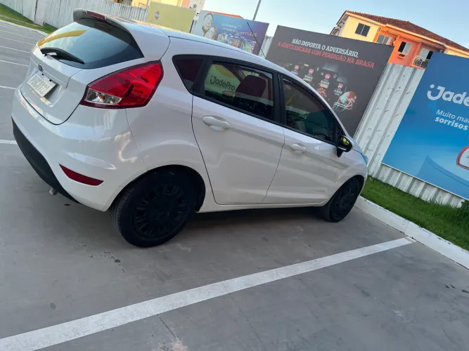 Ford Fiesta 1.5 16V Flex Mec. 5P 2015