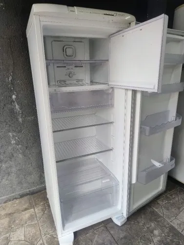 Geladeira Frost Free funcionando perfeitamente