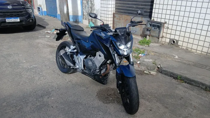  CB 300f  Twister linda, cor azul fosco 