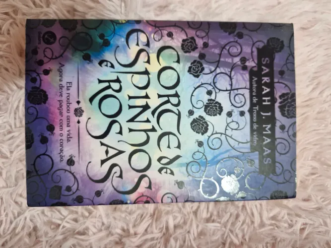 Livro corte de espinhos e rosas