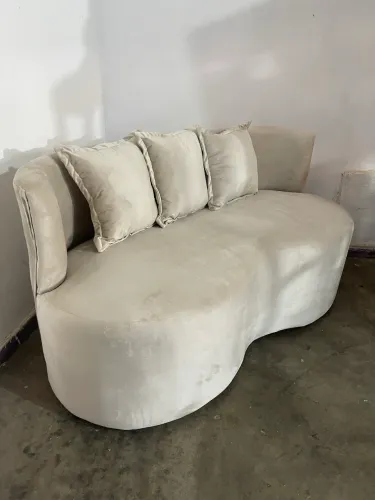 Sofá curvo orgânico 