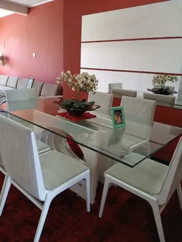 Vendo mesa com 6 cadeiras