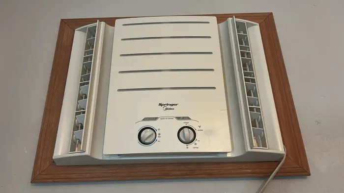 Ar-Condicionado Springer Midea 7.500 BTUs Janela