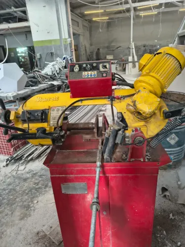 Máquina de corte de ferro usada