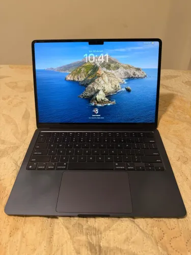 Macbook Air M2 - Midnight 16GB RAM