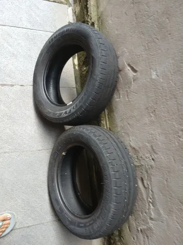 Desapego de 2 pneus 175 65 14, r$100