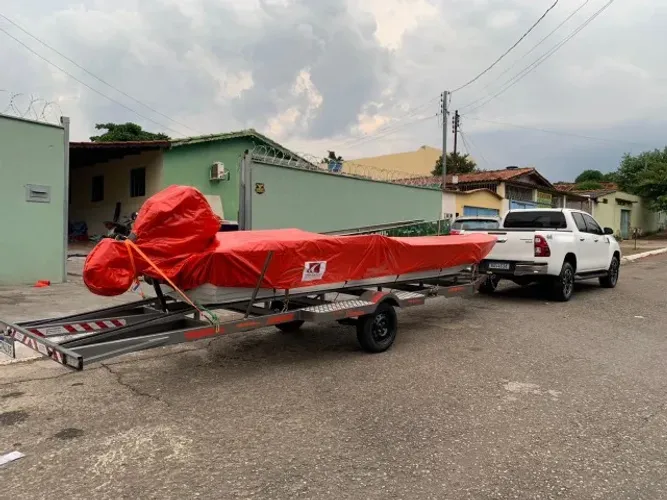 Carretinha personalizada pra canoa de 6mt chassi no enregecido de 100 na chapa 13 fecho de