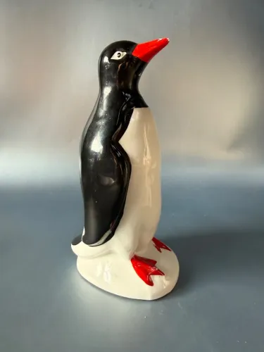 Pinguim decoração com bico vermelho