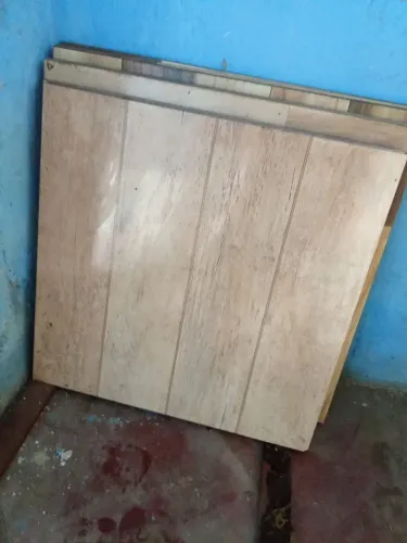 Cerâmica no tamanho 55x55, com 10 unidades disponíveis