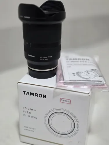 Lente Sony Tamron 17-28mm F2.8 Di III RXD Full Frame Novo impecável na Caixa com manuais 
