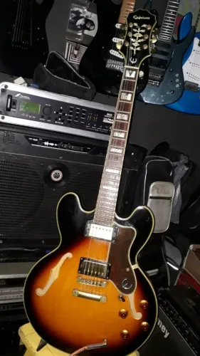Guitarra Epiphone Sheraton II Vs