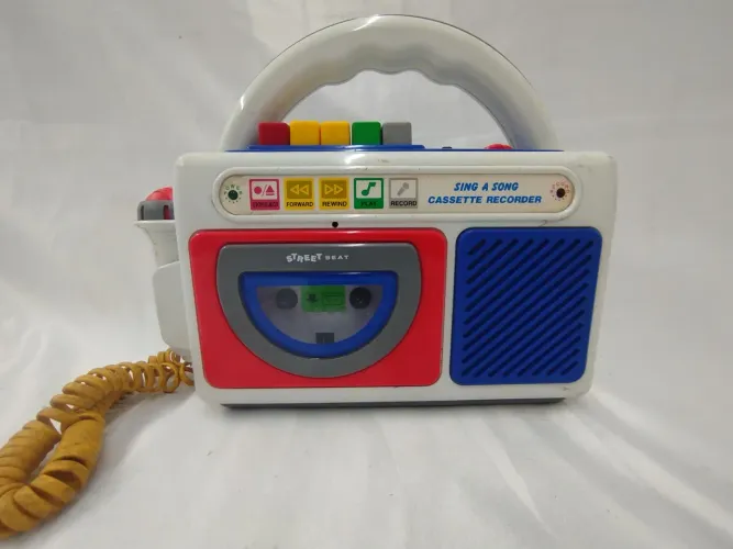 Rádio gravador infantil (não funciona)