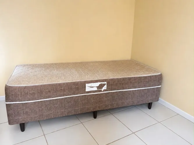 Cama de solteiro com molas ensacadas