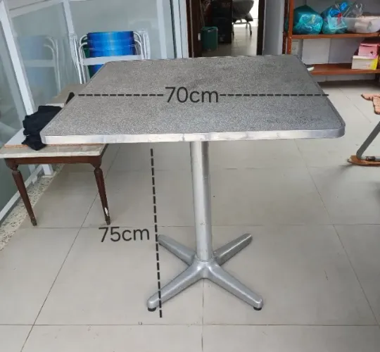 Mesa quadrada alumínio 