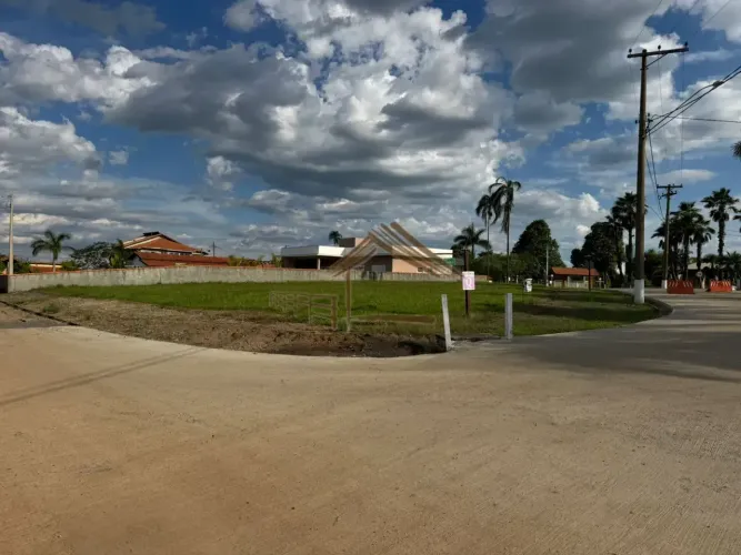 Terreno em condomínio fechado com 1.000 m², a 1:30 horas de SP, localizado em Porangaba