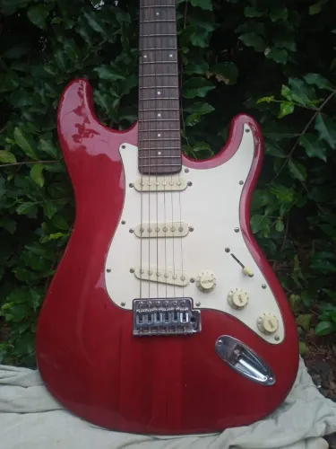 Guitarra Giannini com capa e correia