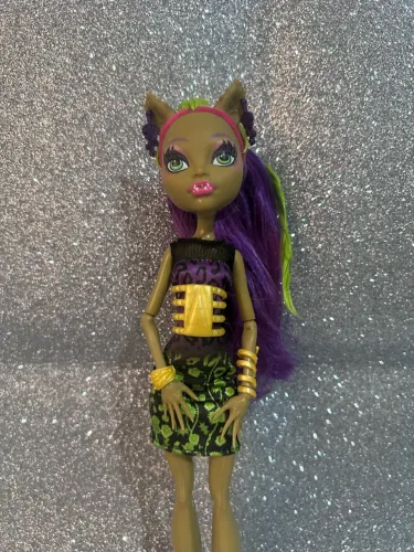 Clawdeen monster High