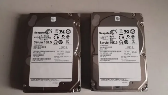 2 Und HD SAS Seagate 900gb 2.5 10.5k 6GB/s Para uso em servidor e storage