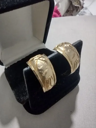 Brinco folheado a ouro modelo escrava