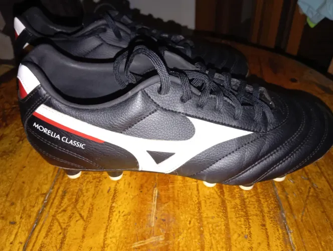 Chuteira Mizuno Morelia Classic número 39