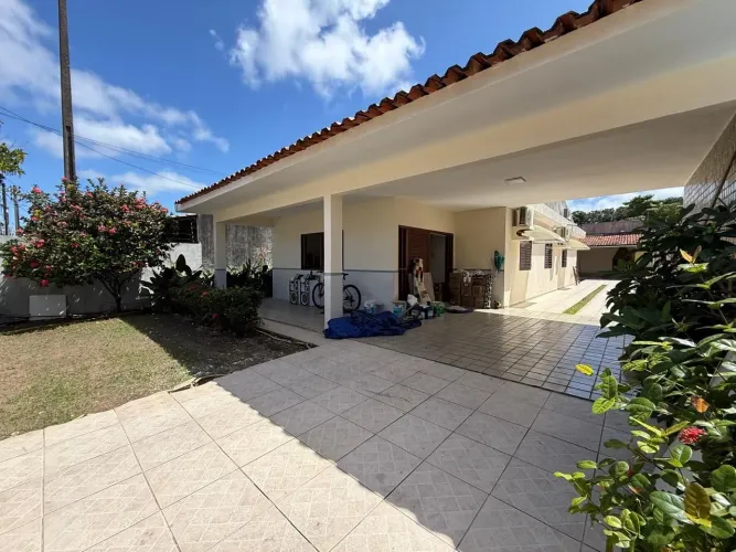 Casa com 3 dormitórios sendo 1 suíte no Bairro do Farol