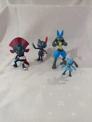 Combo linhas evolutivas Lucario jazwares riolu Tomy, sneasel e weavile Jakks pacific 