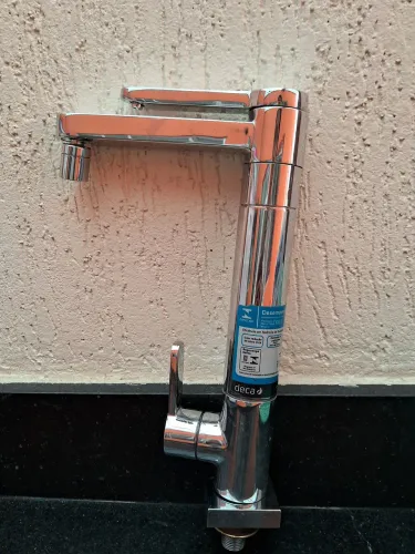 Torneira de mesa Deca com filtro bica móvel