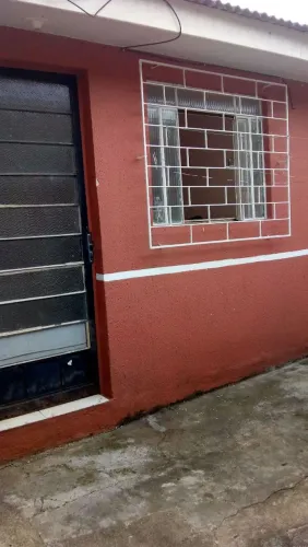 Aluga casa alvenaria - bairro Uberaba -prox av das torres.