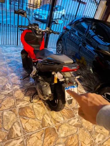 Vendo ou troco por moto de menor valor honda adv 150