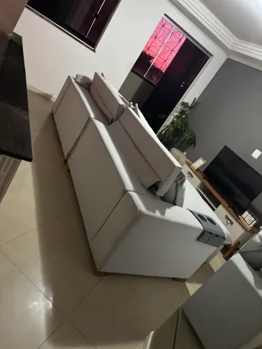 Sofá em linho novinho sem marcas de uso 3 metros