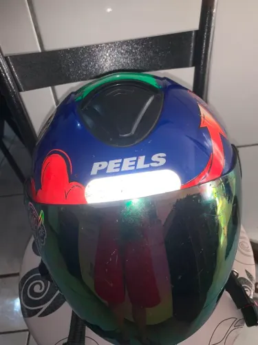 Capacete peels 
