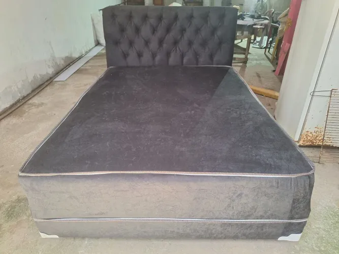 Cama box de mola conjugada com cabeceira casal