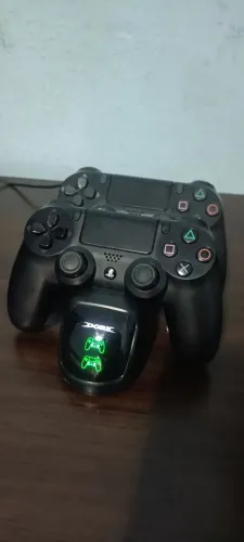 Base Carregadora Dock Dupla DOBE para Controles de PS4 (com LED Indicador)