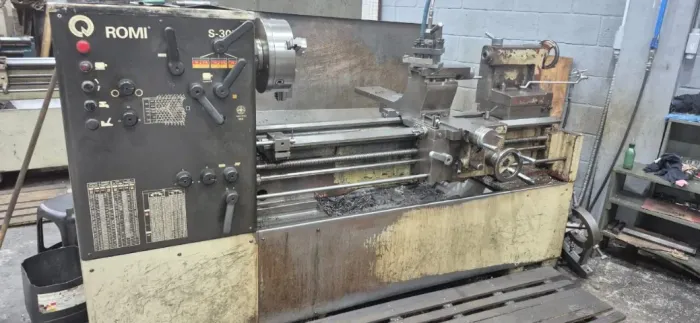 Torno mecânico Romi S-30B (Ø 520mm x 1.000mm).