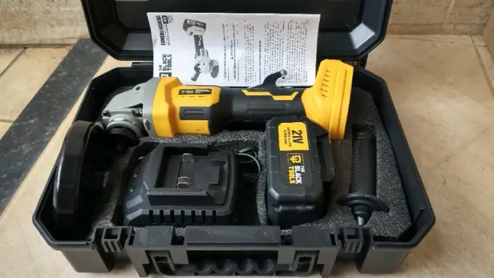 Esmerilhadeira a Bateria Black Tools