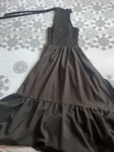 vestido M, aberto nas costas 