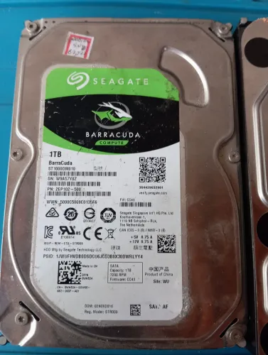 HD 1TB SEAGATE BARRACUDA WD Green (LEIA)