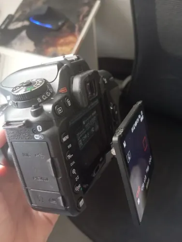Câmera nikon d7500 (só corpo) com pouco mais de 4.000 cliques